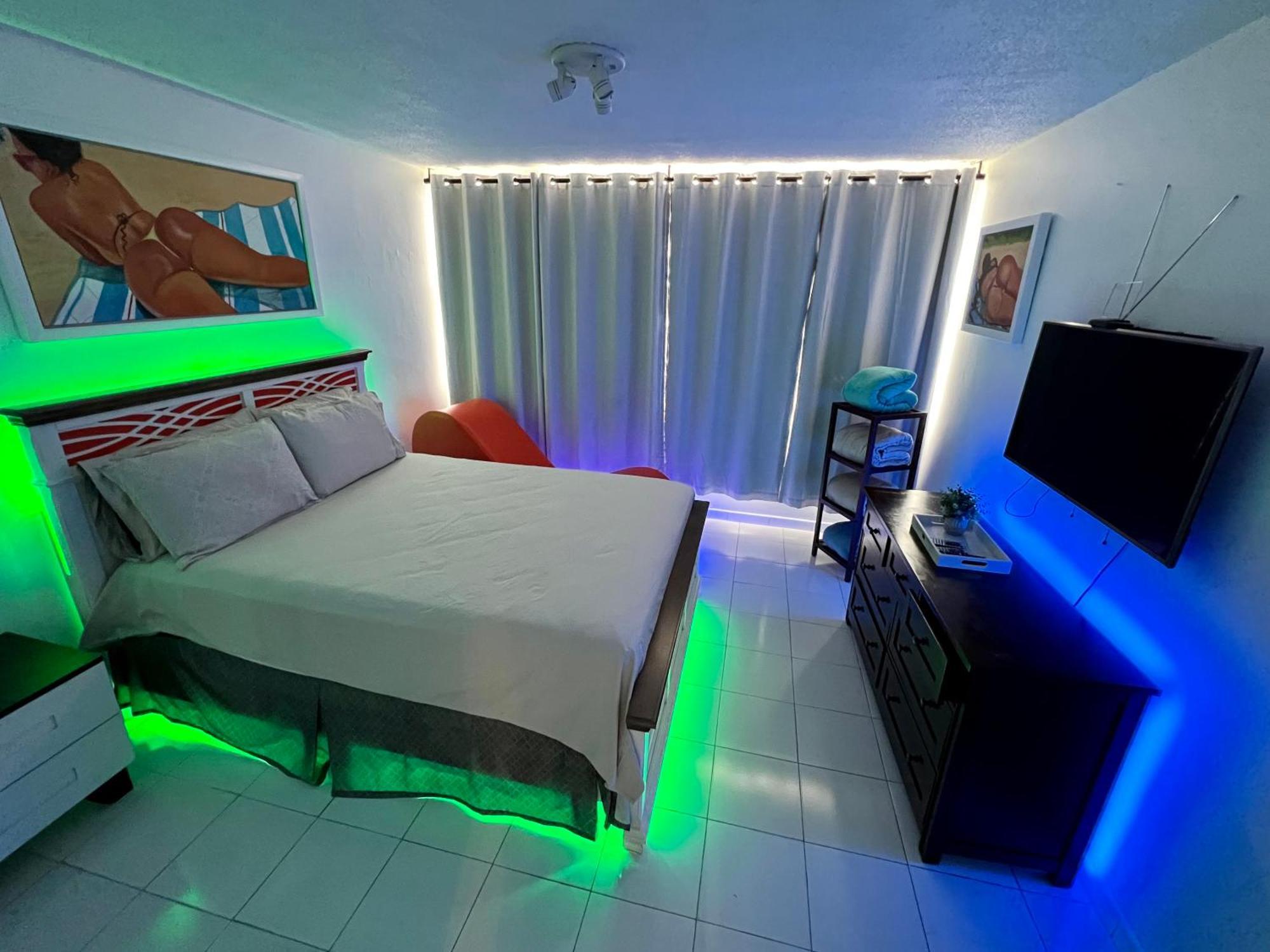 Beachfront Tropical Tantra Apartment 圣胡安 外观 照片